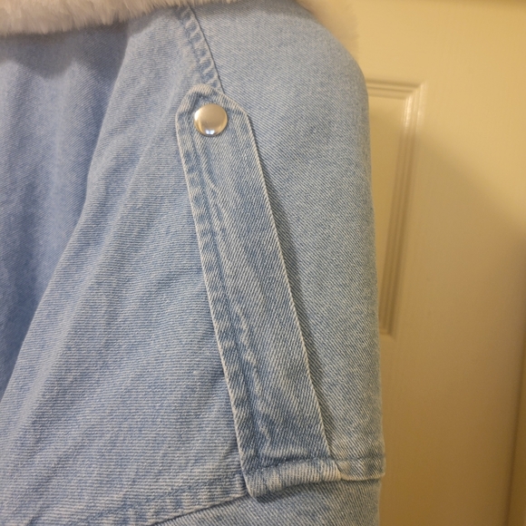 Fashion Nova Light Denim and Fur Trim Jacket - Picture 7 of 7